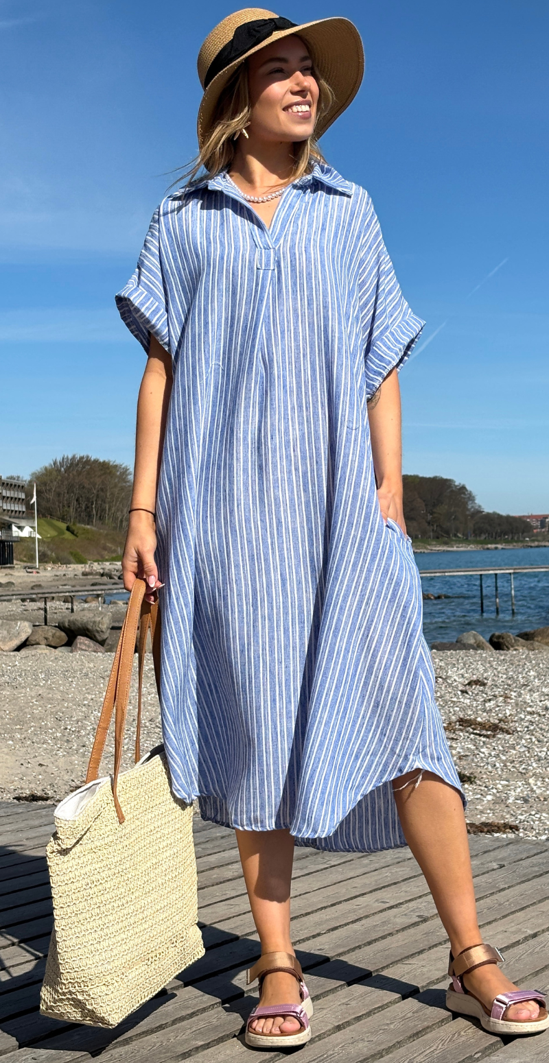 Merle stribet kjole med v-hals og lommer blå LikeLondon