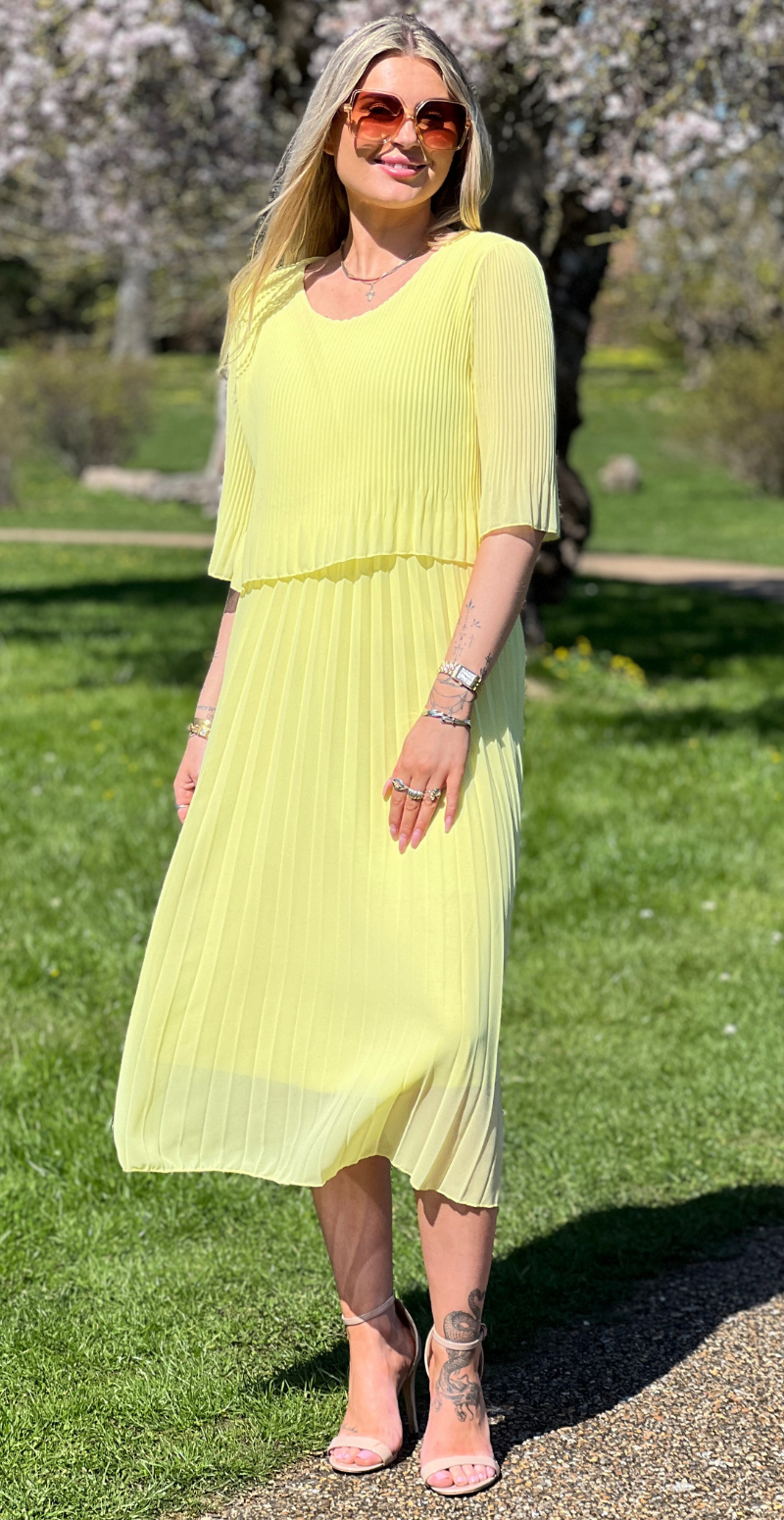 Carmen plisseret kjole med elastik i taljen gul LikeLondon