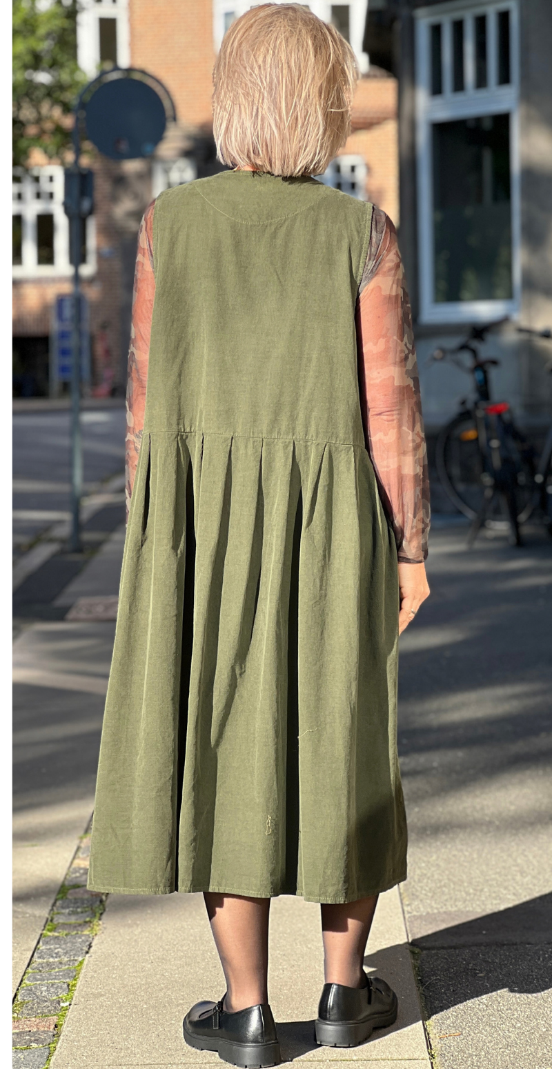 Roberta fløjlskjole med knapper foran og lommer militare LikeLondon