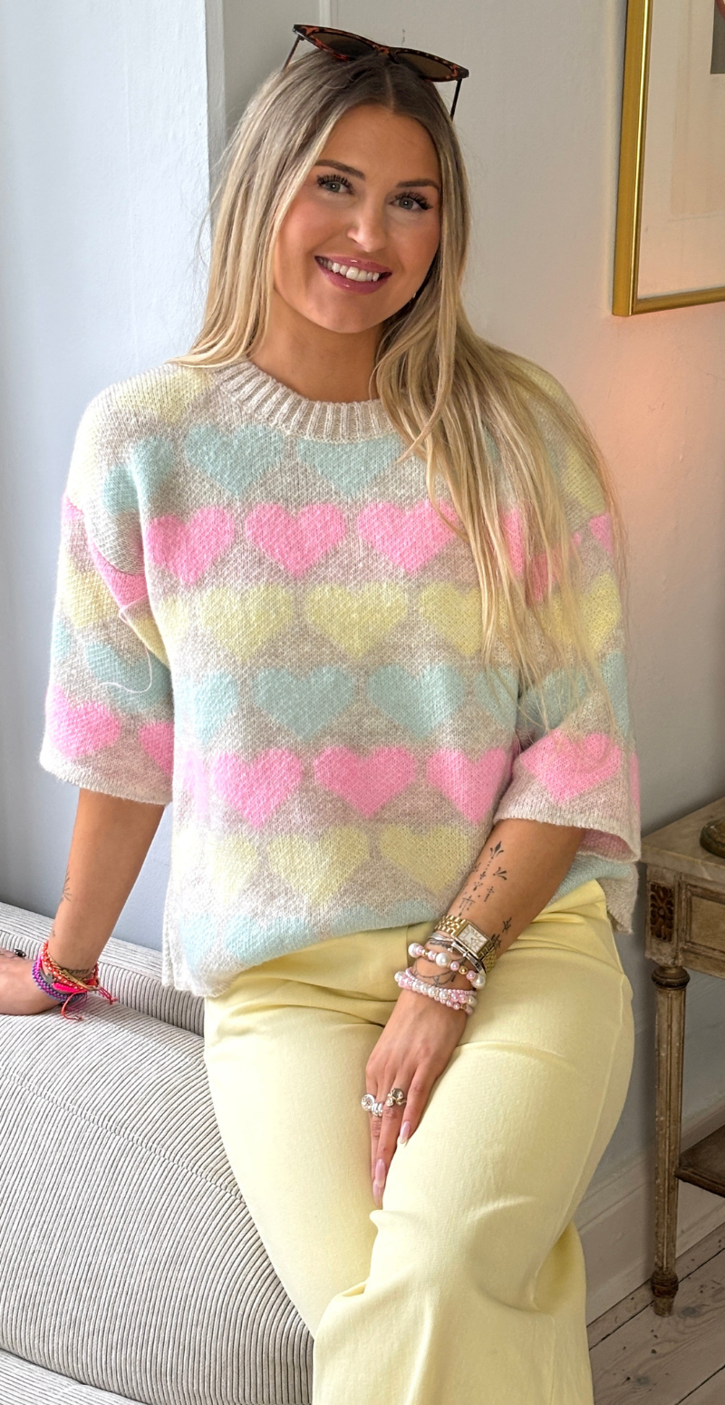 Opy kortærmet strik med hjerter beige LikeLondon