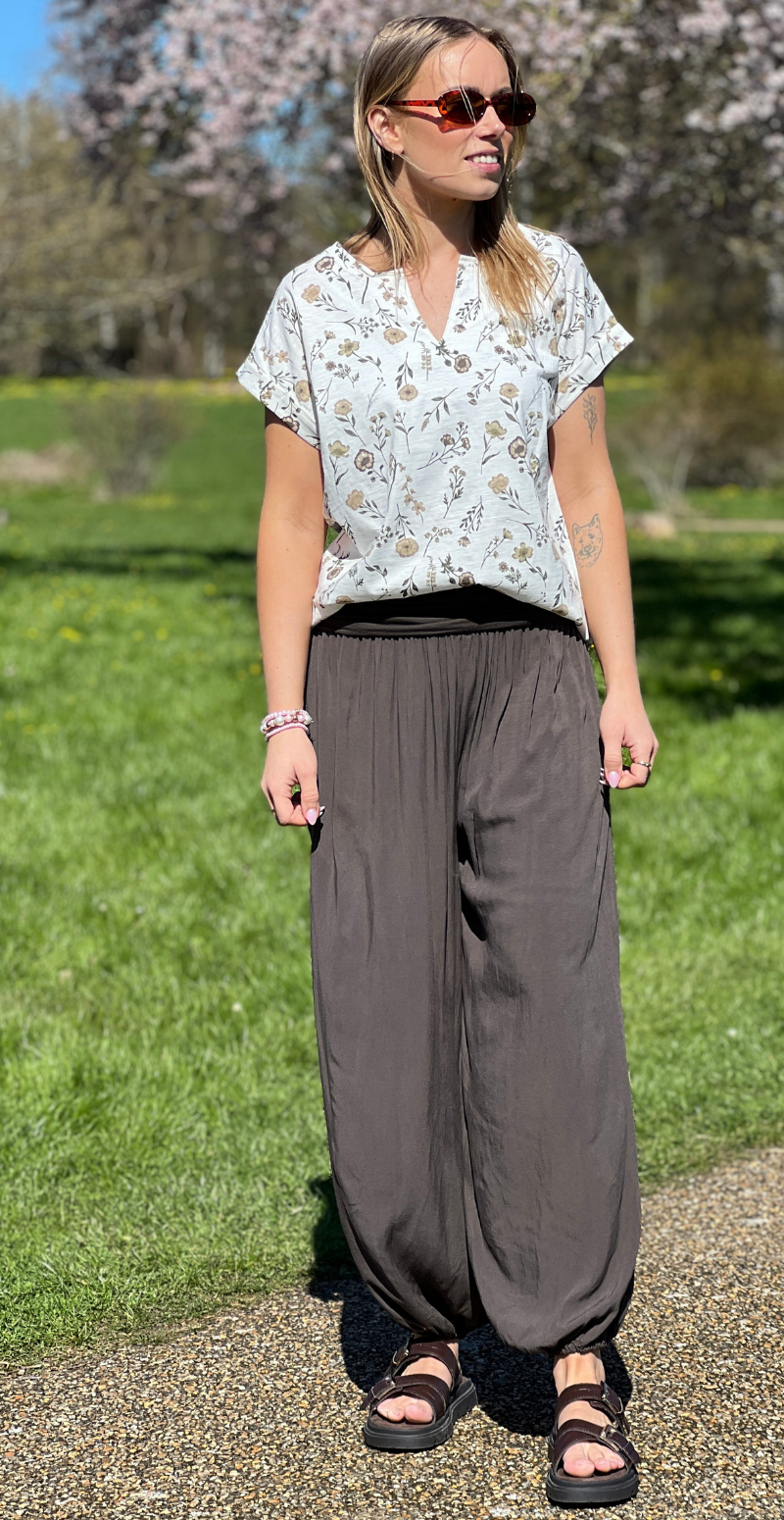 Viva T-shirt med v-hals og blomster star off-white w. silver mink Freequent