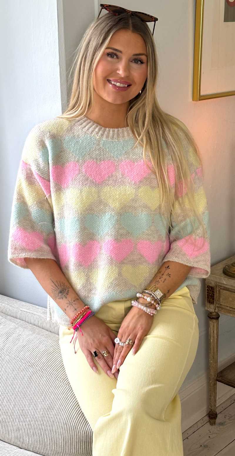 Opy kortærmet strik med hjerter beige LikeLondon