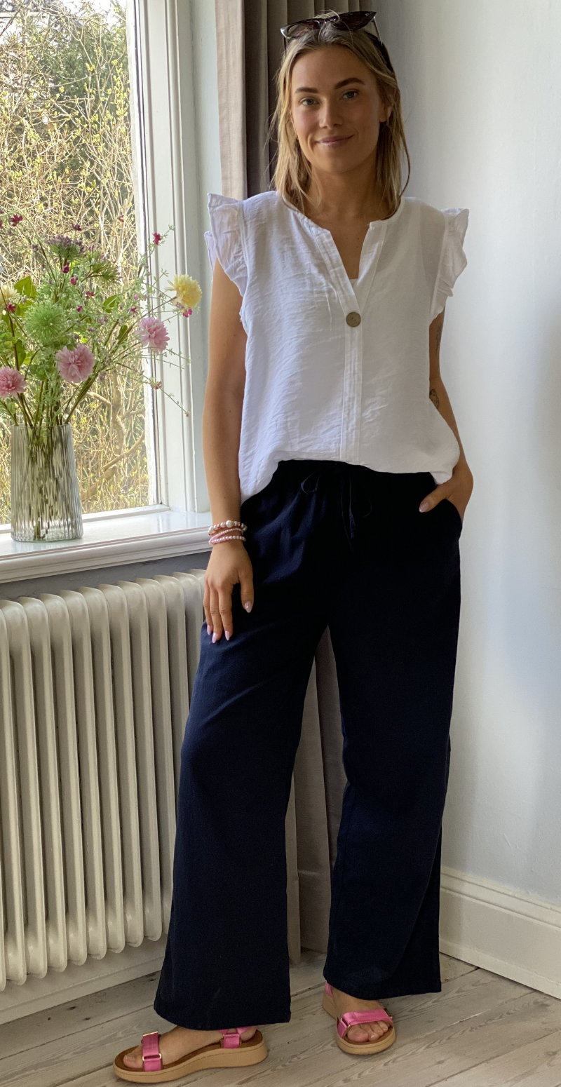 Sally buks med elastik i taljen og lommer navy Likelondon