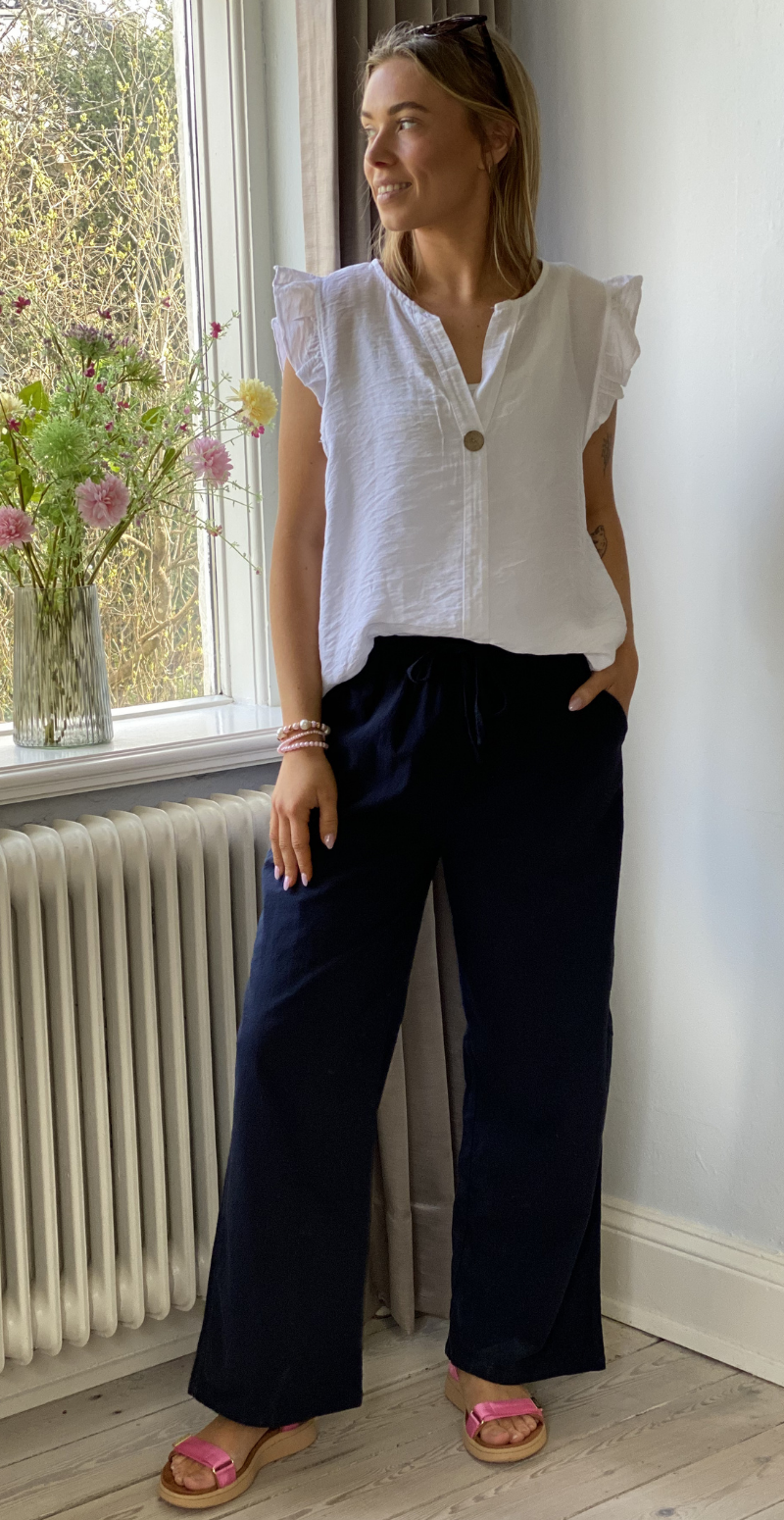 Sally buks med elastik i taljen og lommer navy Likelondon