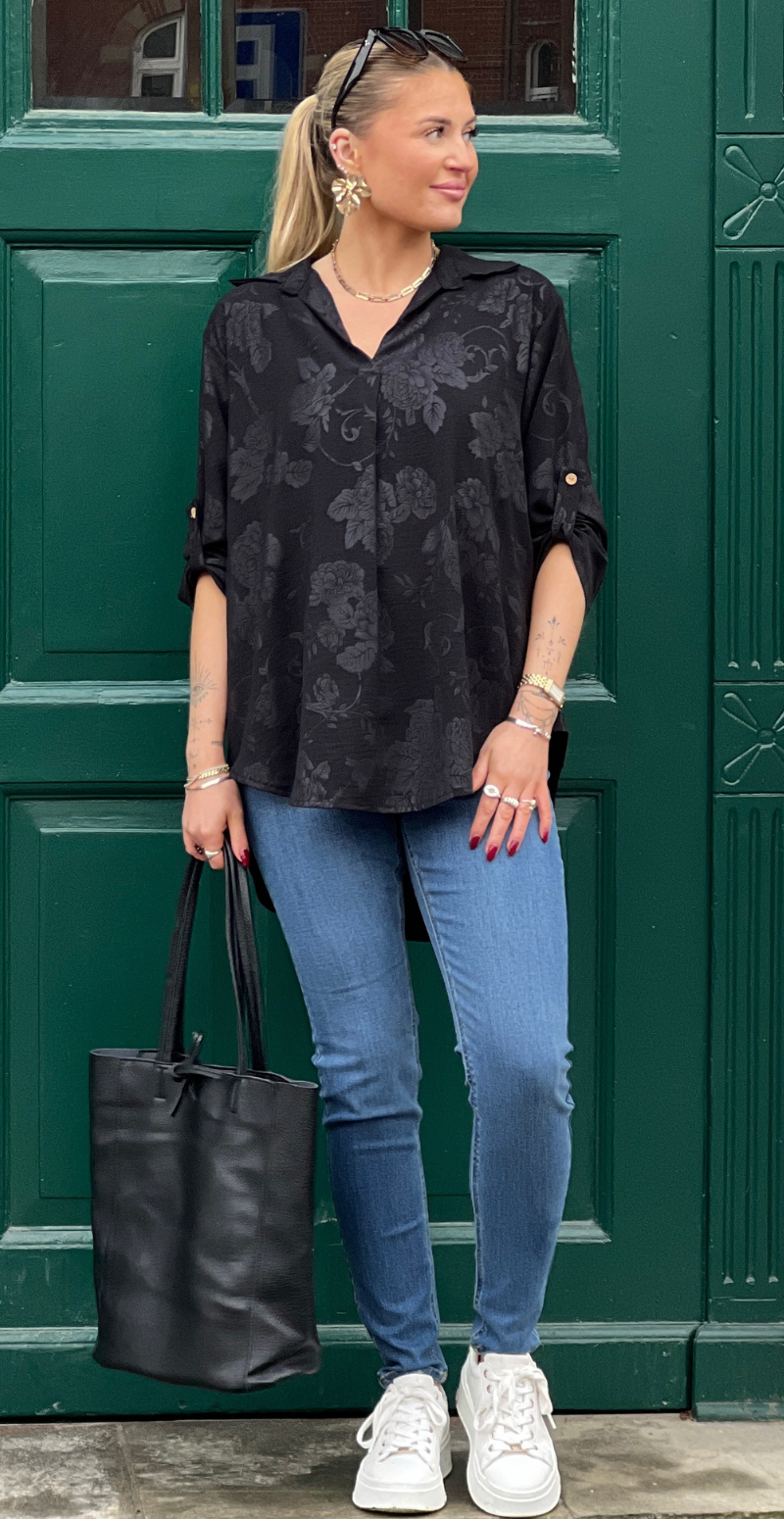 Amanda bluse med præget mønster og krave sort LikeLondon