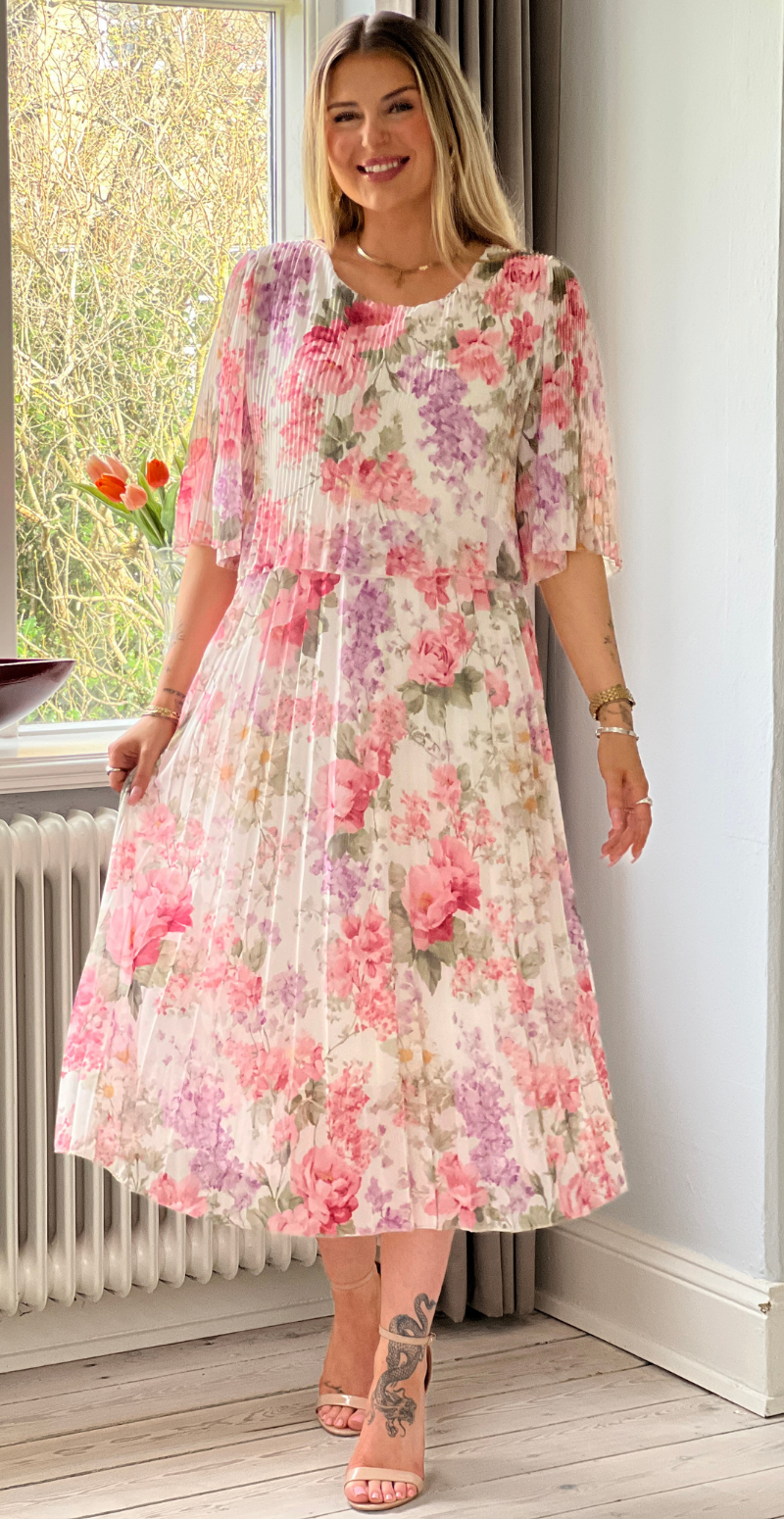 Forudbestil uge 15 Carmen plisseret kjole med elastik i taljen og blomsterprint rosa LikeLondon