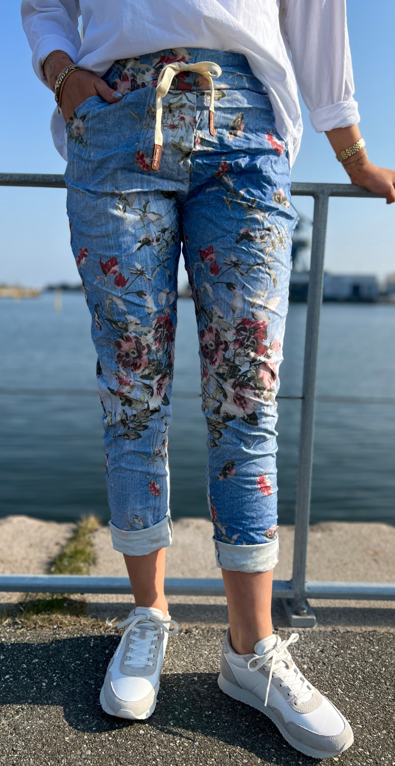 Wendy denimbukser med roser light denim LikeLondon