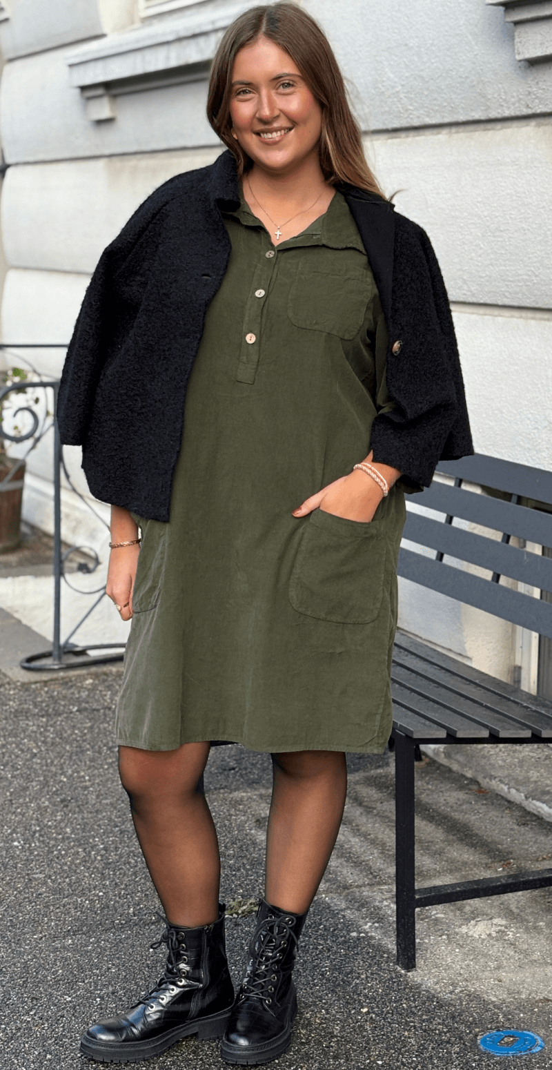 Patty kjole i fløjl med lommer military LikeLondon