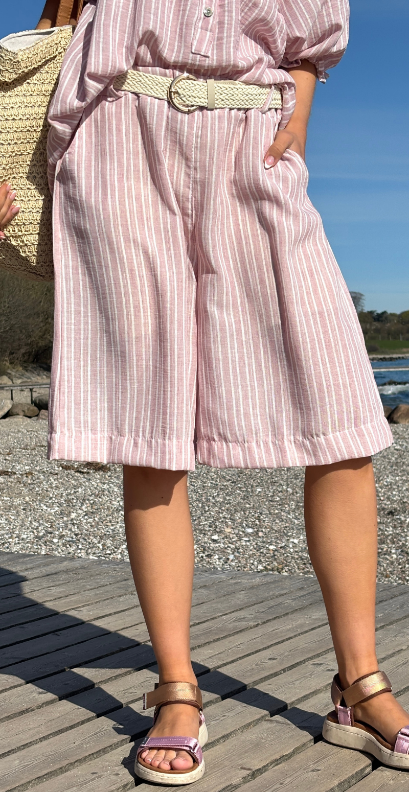 Merle stribet shorts med fletbælte rosa LikeLondon