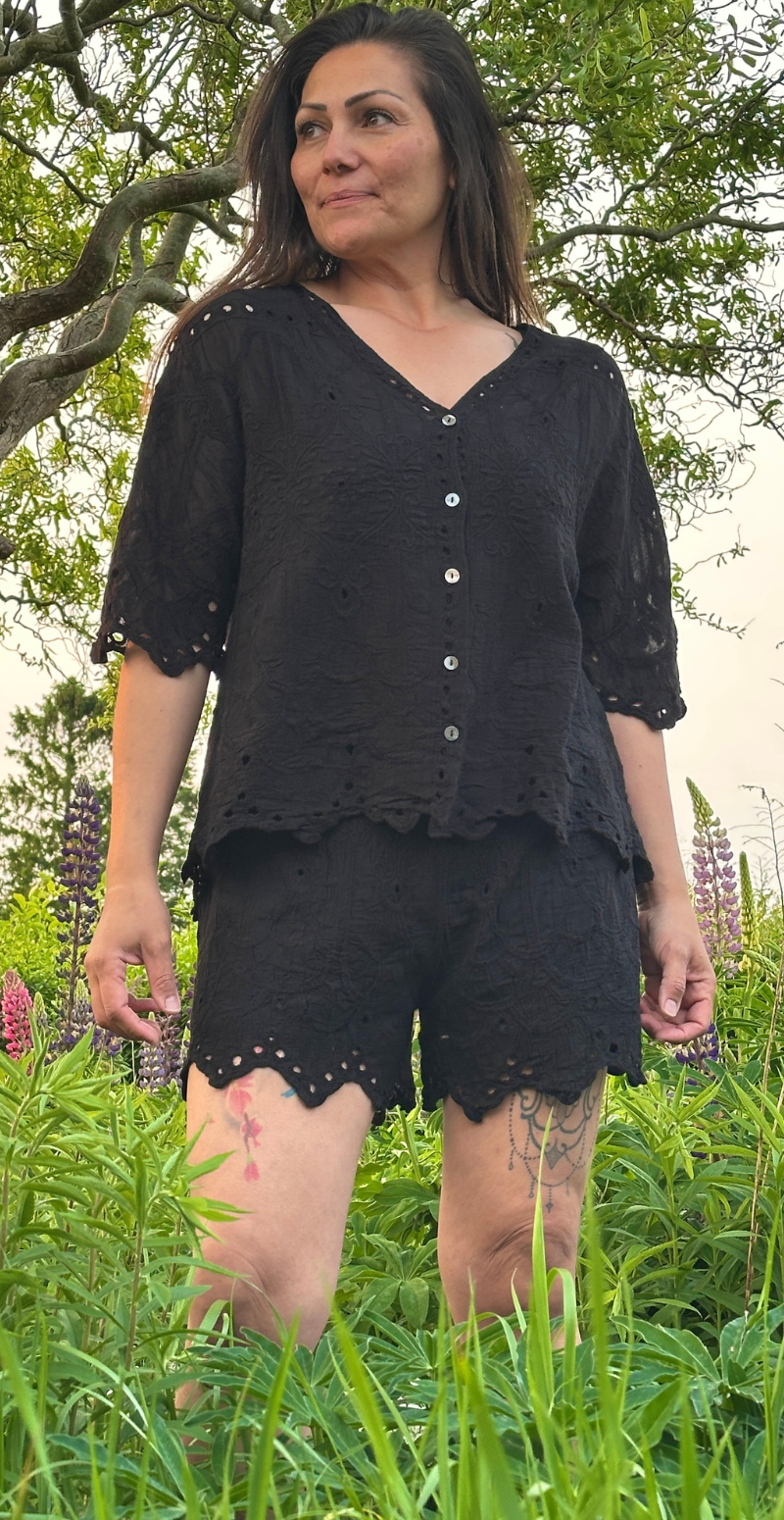 Cayenne shorts sæt med blonder sort LikeLondon by Christina