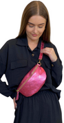 Metallisk bæltetaske i læder pink Likelondon