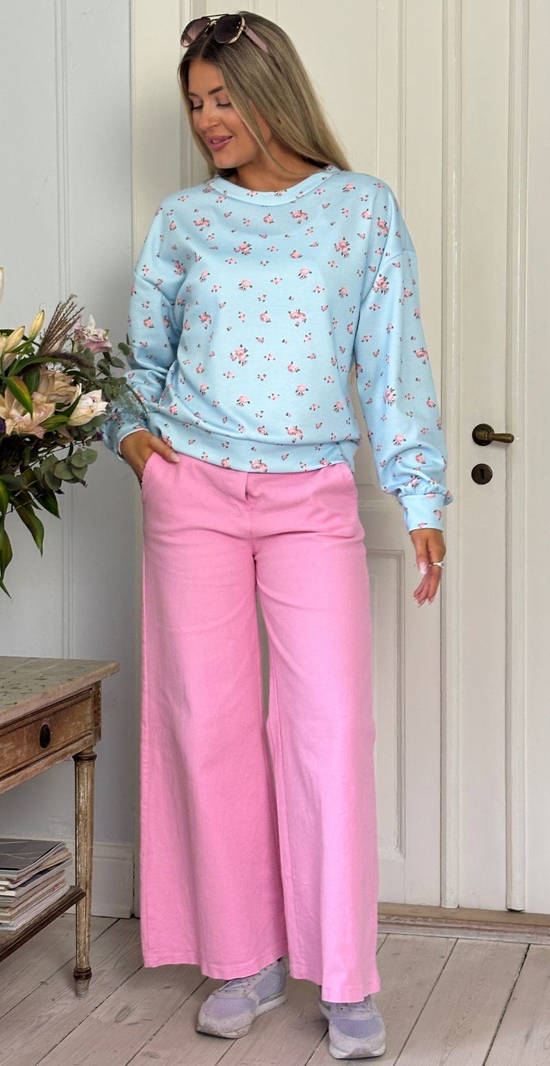 Malika sweatshirt med rund hals og blomster sky LikeLondon