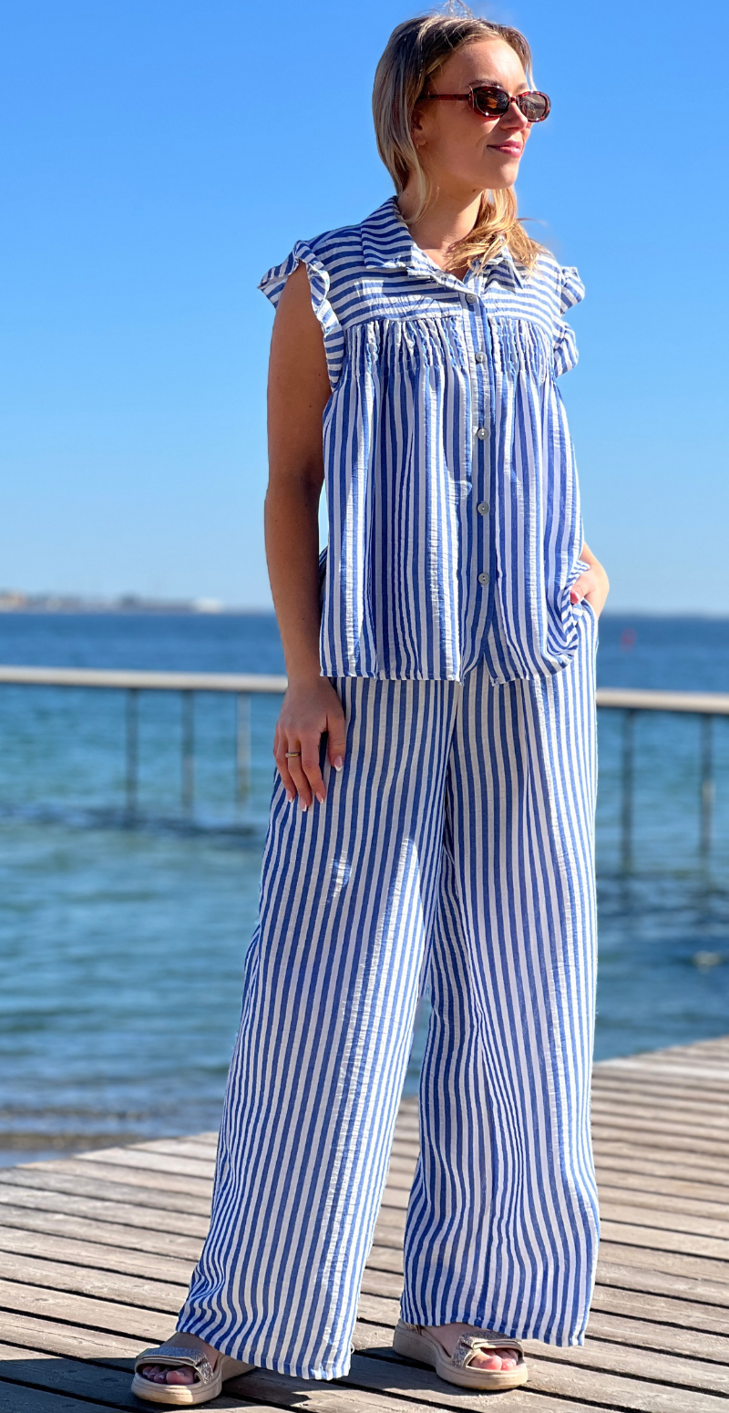 Lilje sæt med stribet bluse og bukser blå LikeLondon