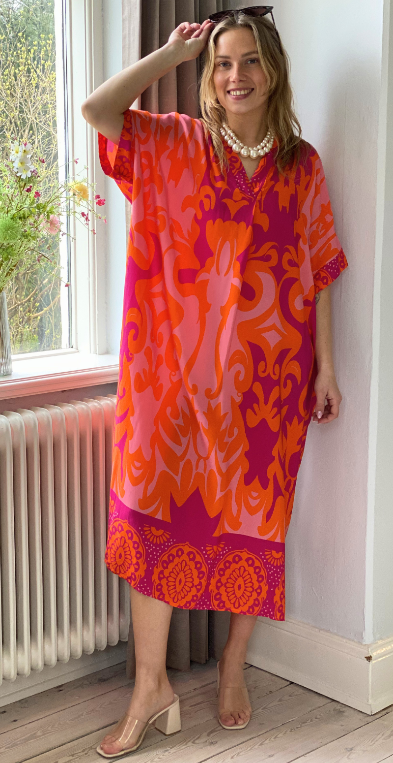 Melia kjole med mønster pink/orange LikeLondon