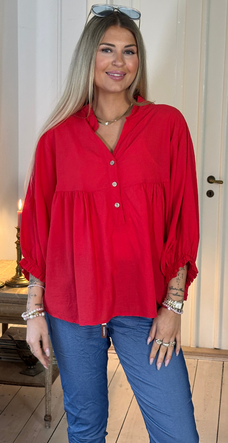 Francie bluse med knapper og ballonærmer rød LikeLondon