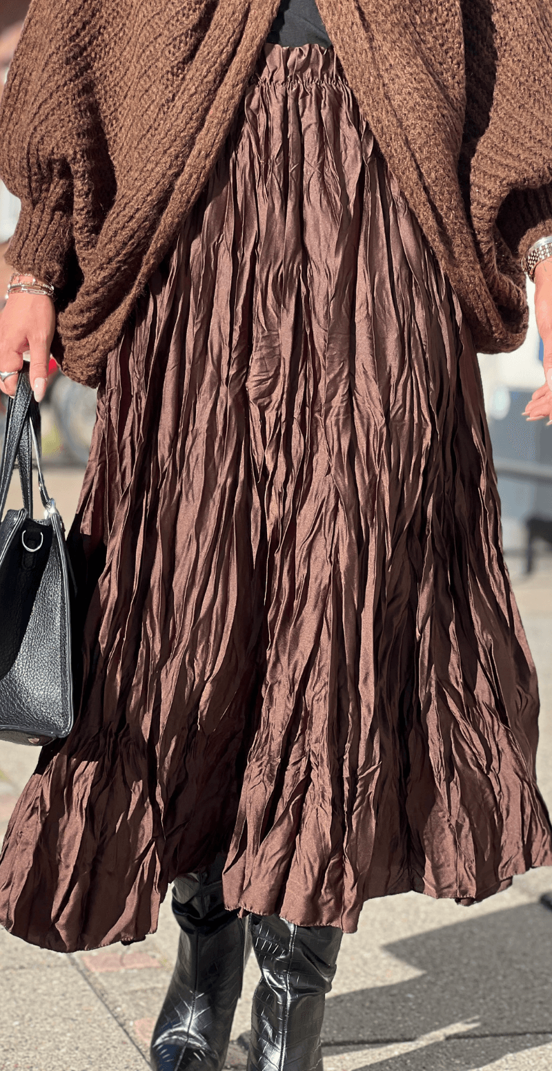 Navida satin nederdel i krøllet look brun LikeLondon