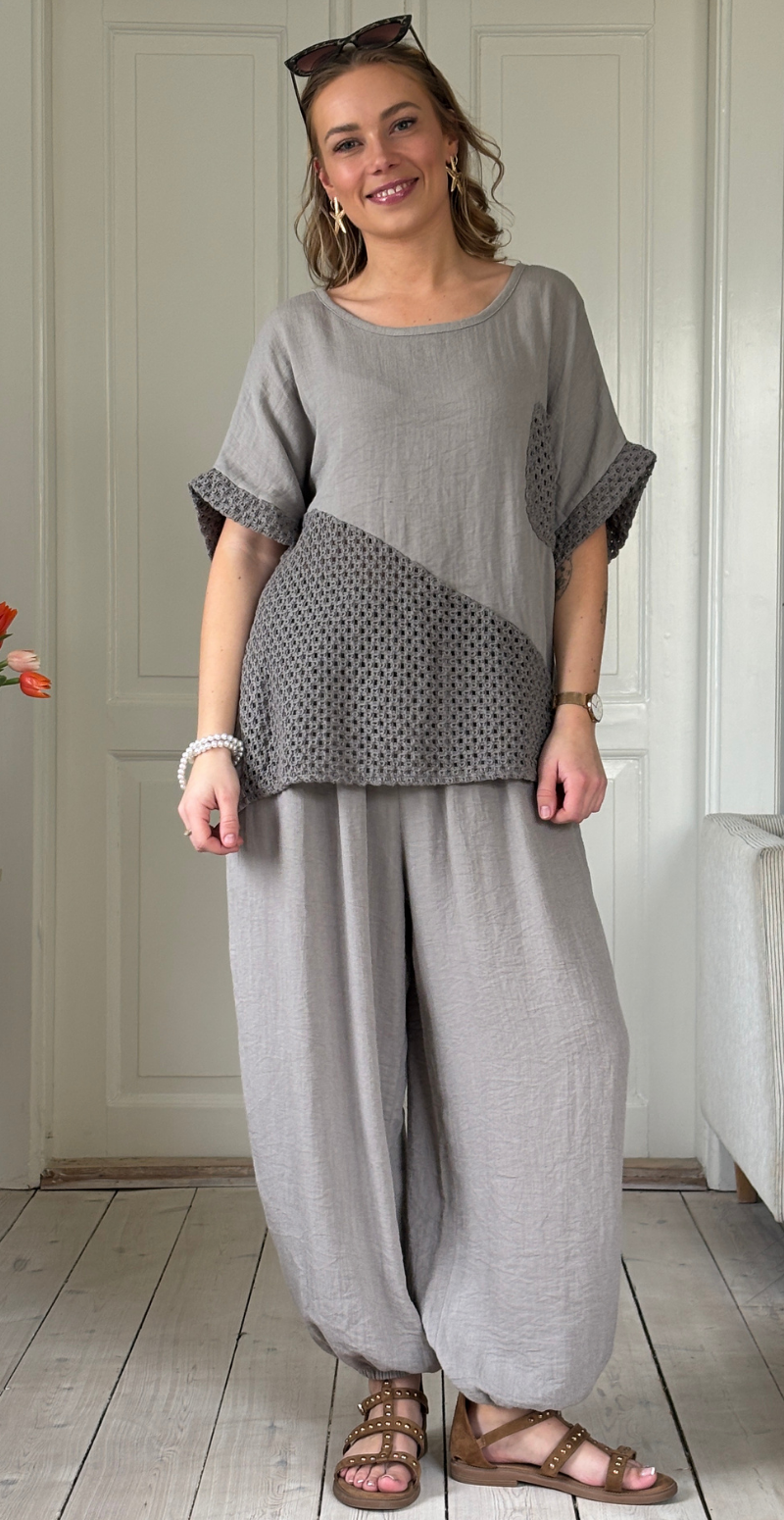 Gladys bluse med kort ærme og hæklede detaljer fango LikeLondon