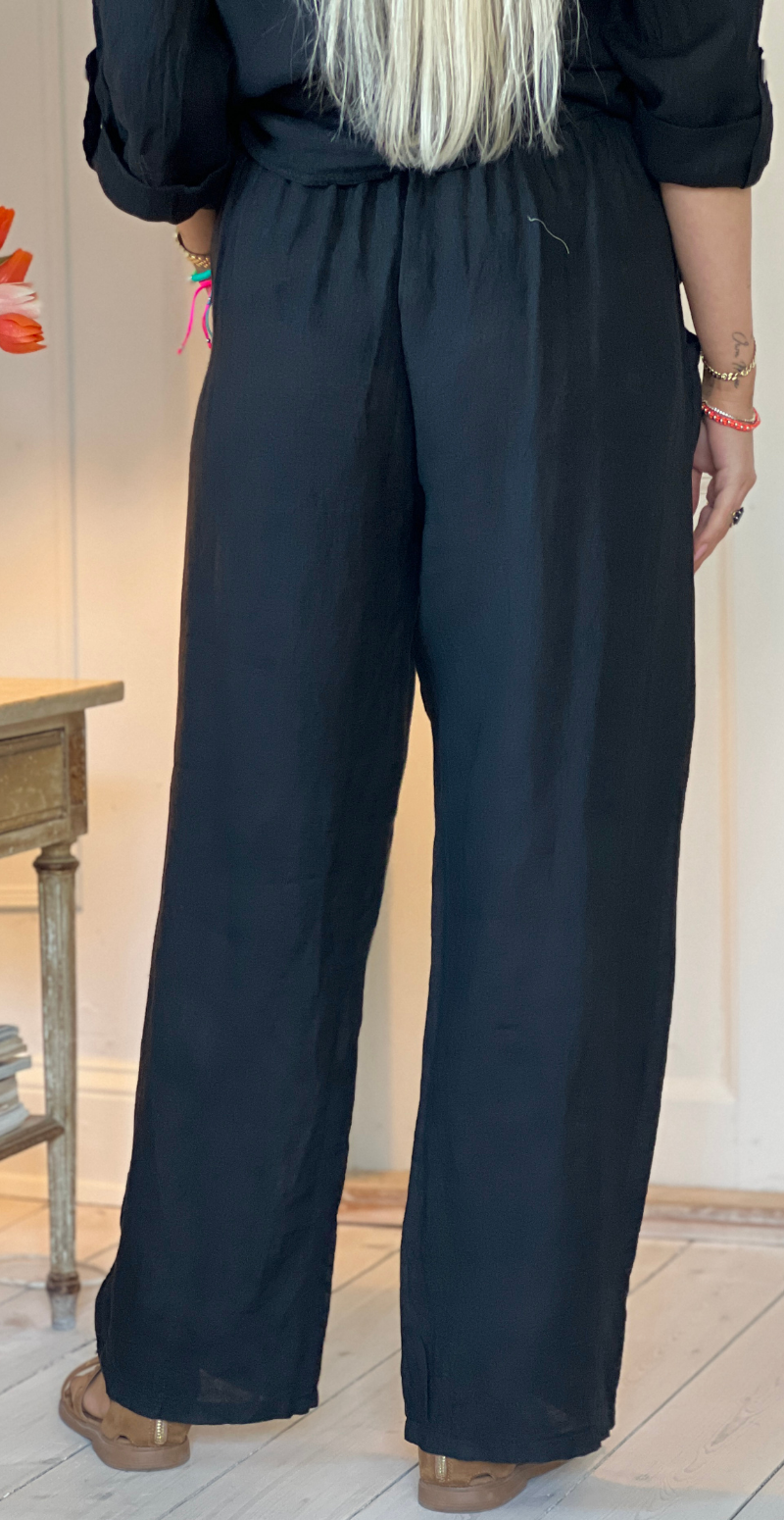 Bicca hørbukser med 2 pynteknapper i taljen sort LikeLondon