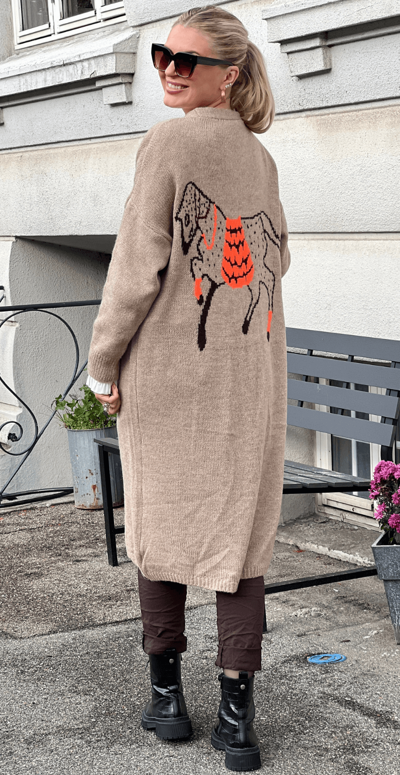 Ramona lang strik cardigan med hest på ryggen sand LikeLondon