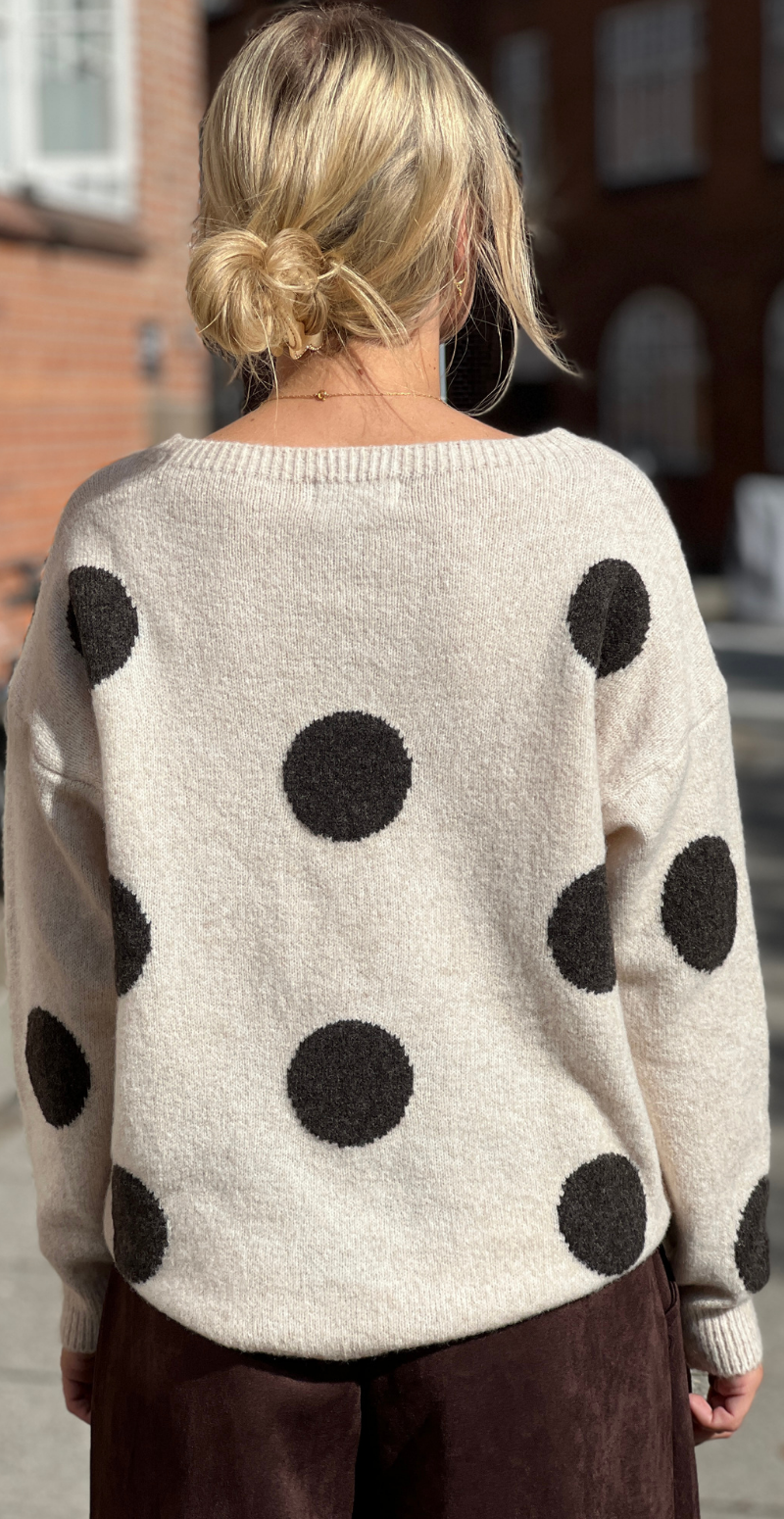 Jessie strik med store prikker beige LikeLondon