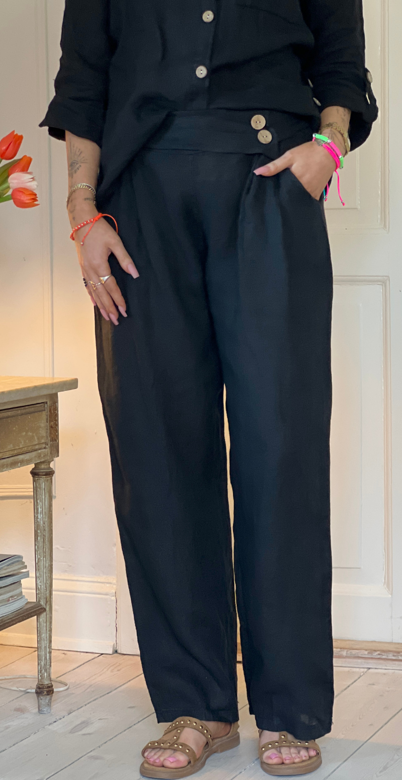 Bicca hørbukser med 2 pynteknapper i taljen sort LikeLondon