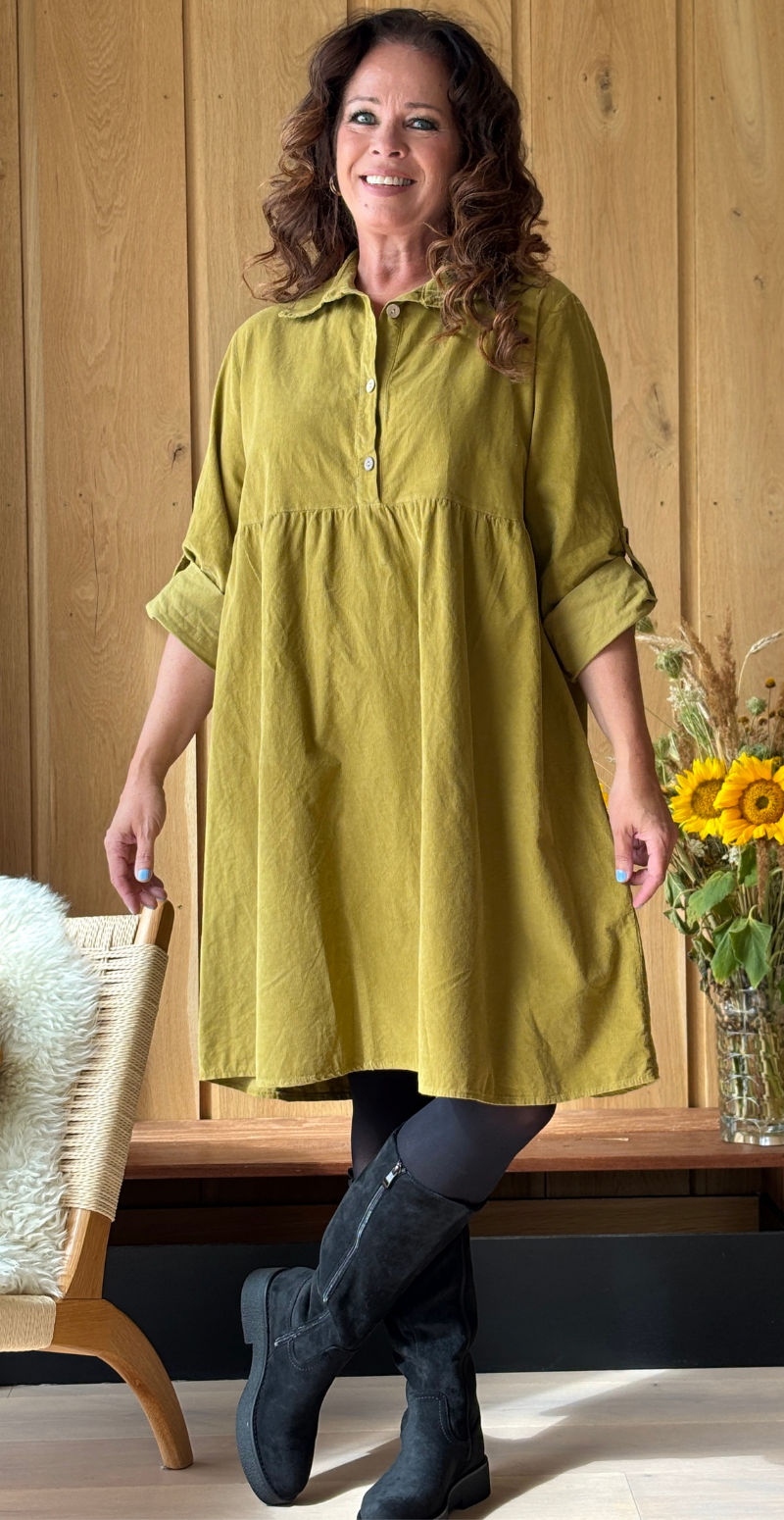 Elvira kort fløjlskjole mustard LikeLondon