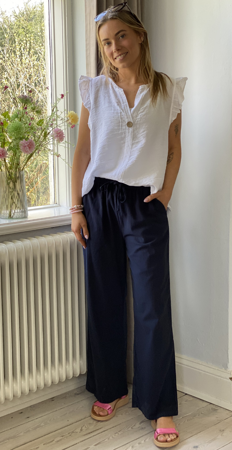 Sally buks med elastik i taljen og lommer navy Likelondon