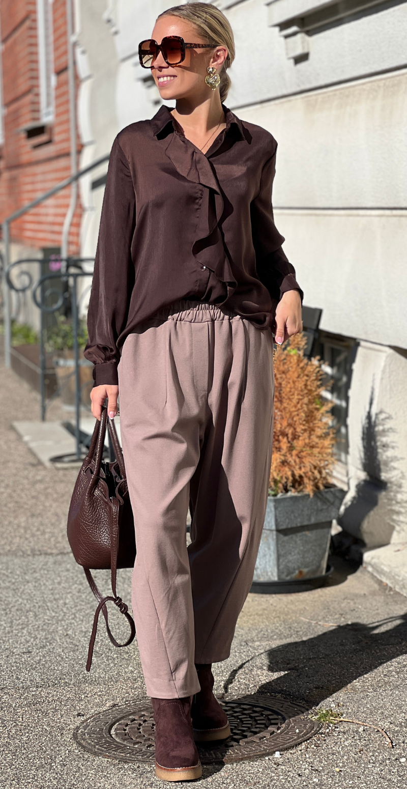 Igomi bluse med flæsekant foran java B.young
