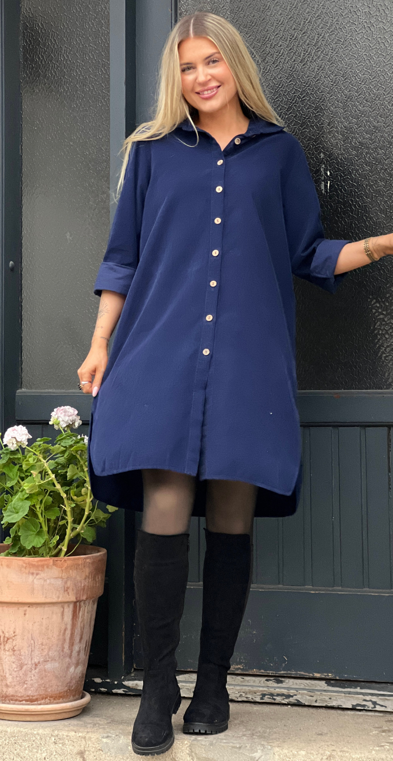Forudbestil uge 3 Danica fløjls kjole-tunika med knapstolpe navy LikeLondon