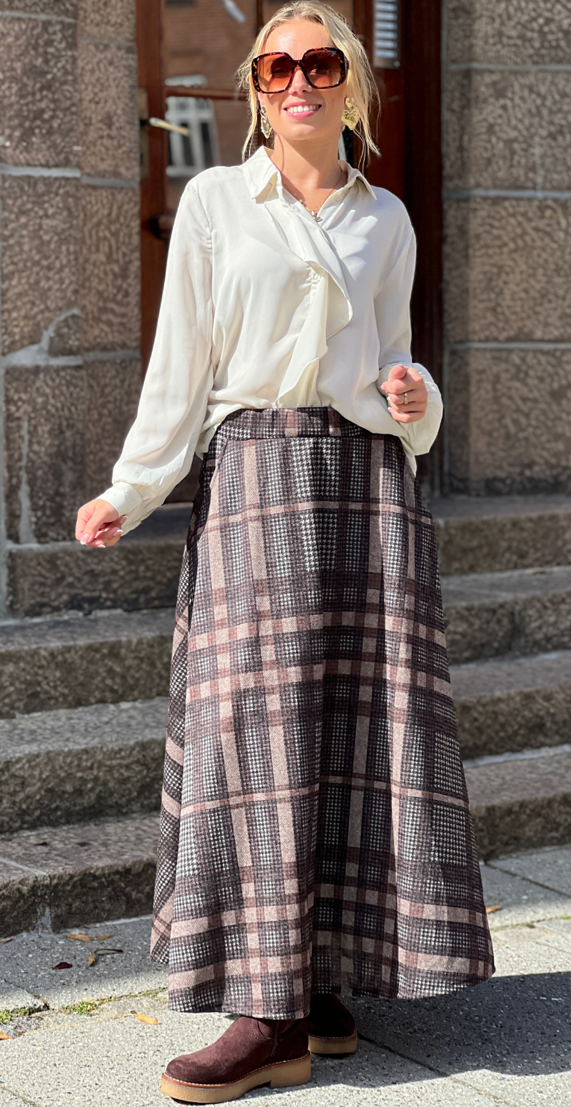 Cemille lang nederdel med skrålommer og tern beige LikeLondon