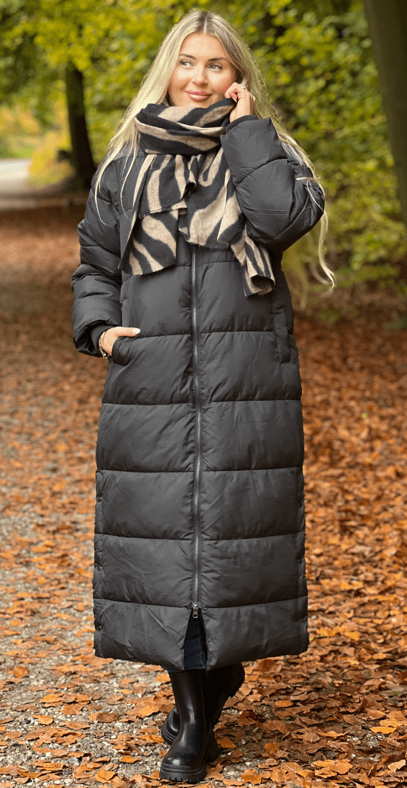 Liva frakke med hætte sort LikeLondon