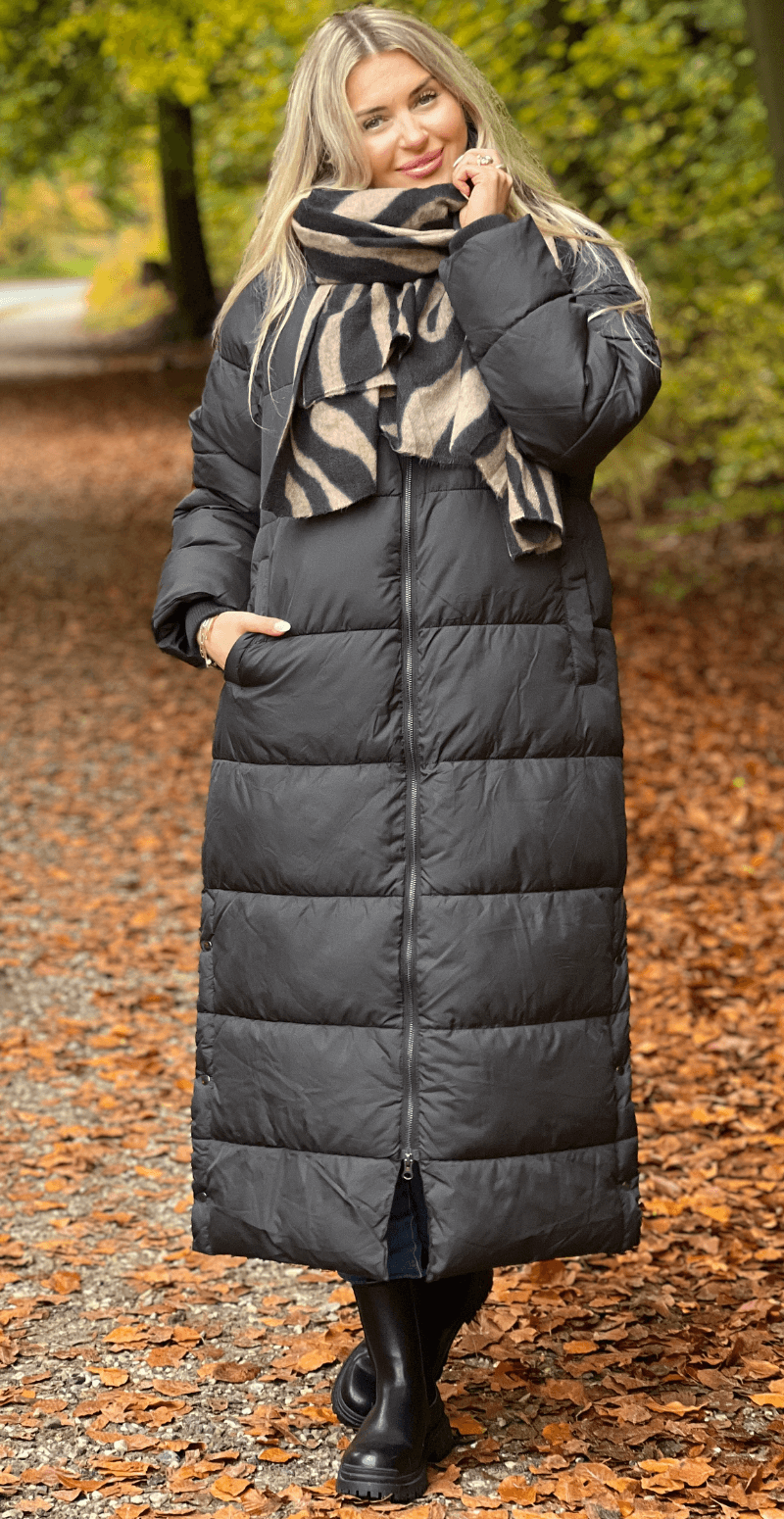 Liva frakke med hætte sort LikeLondon