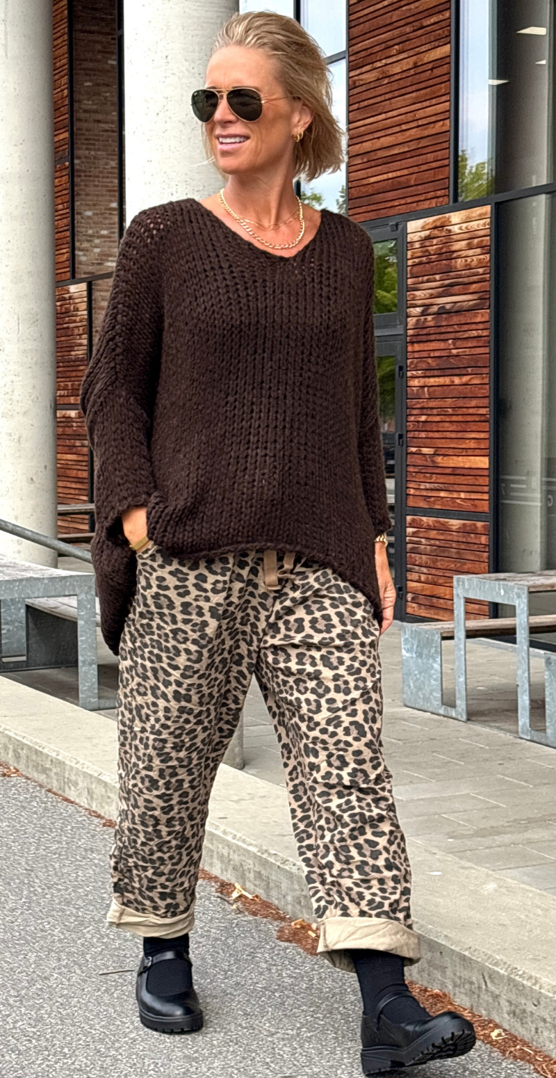 Beatrix oversized strik i grov rib brun LikeLondon