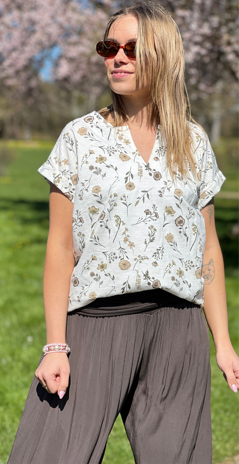 Viva T-shirt med v-hals og blomster star off-white w. silver mink Freequent