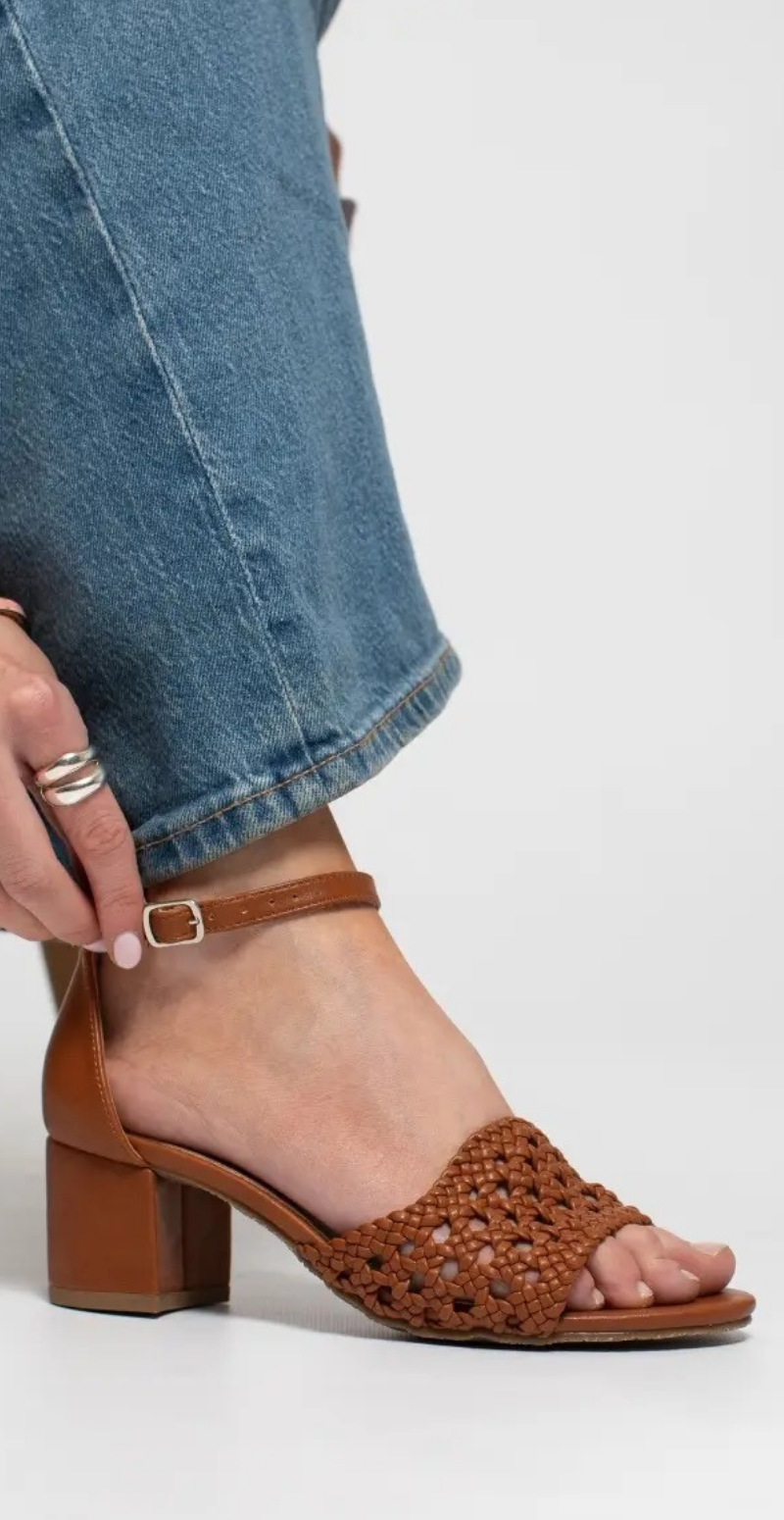 Stilet med hæklet udtryk camel Duffy