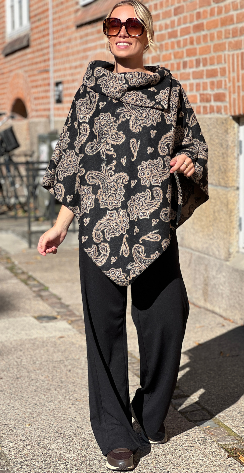 Sienna poncho med paisley mønster sort LikeLondon