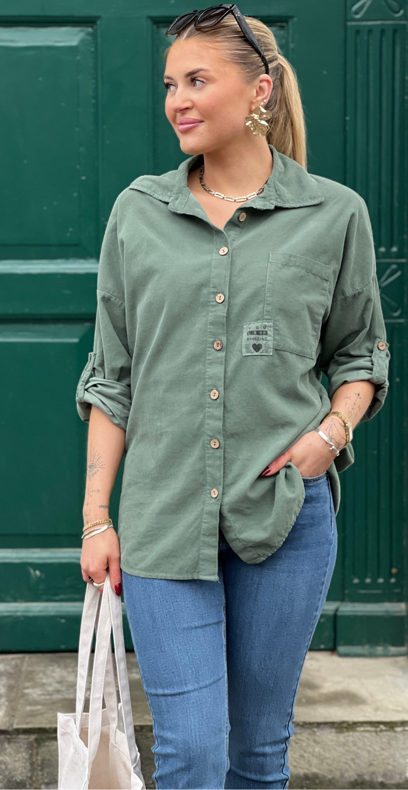 Venia fløjlsskjorte med lomme light militare LikeLondon