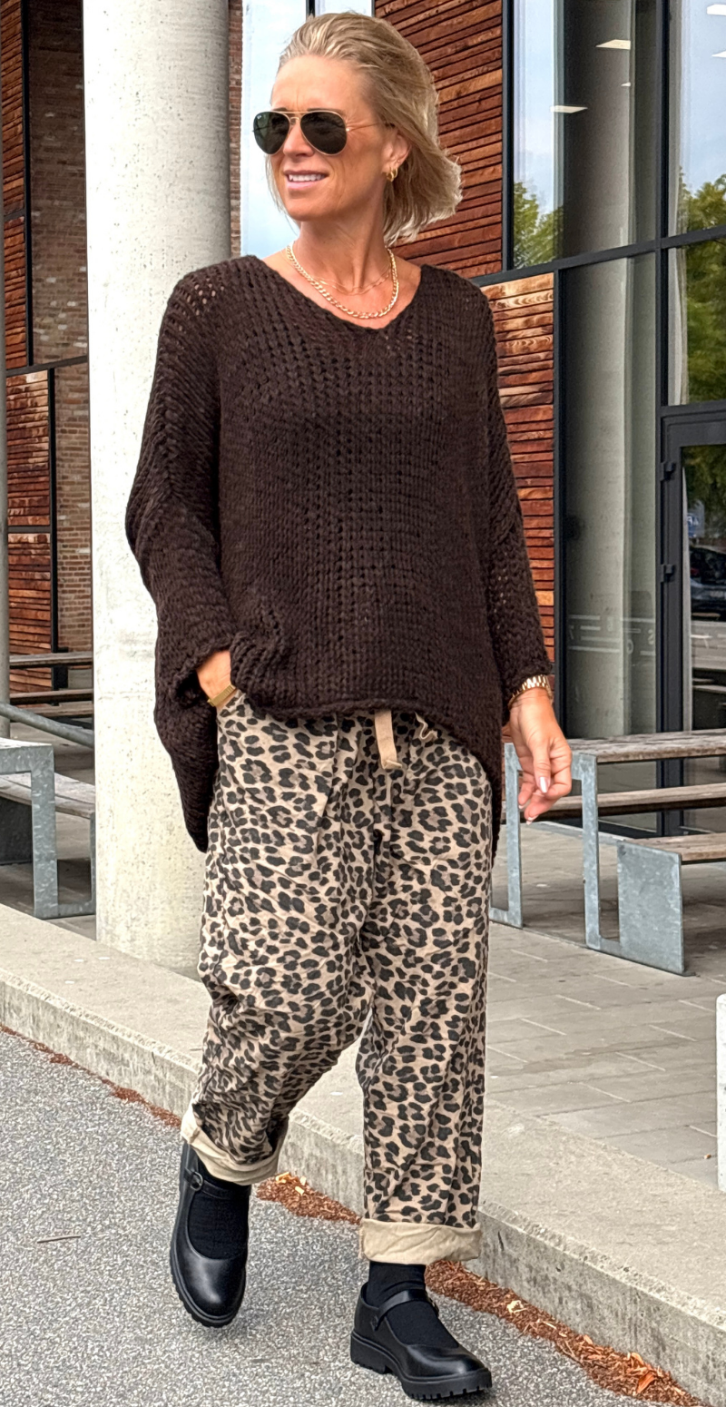 Beatrix oversized strik i grov rib brun LikeLondon