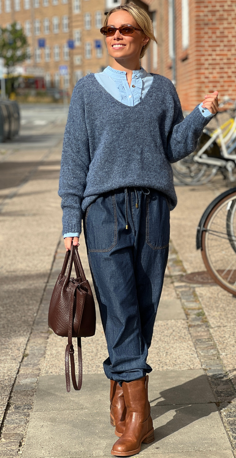 Sonja strik i uld med lange ærmer og v-hals jeans LikeLondon