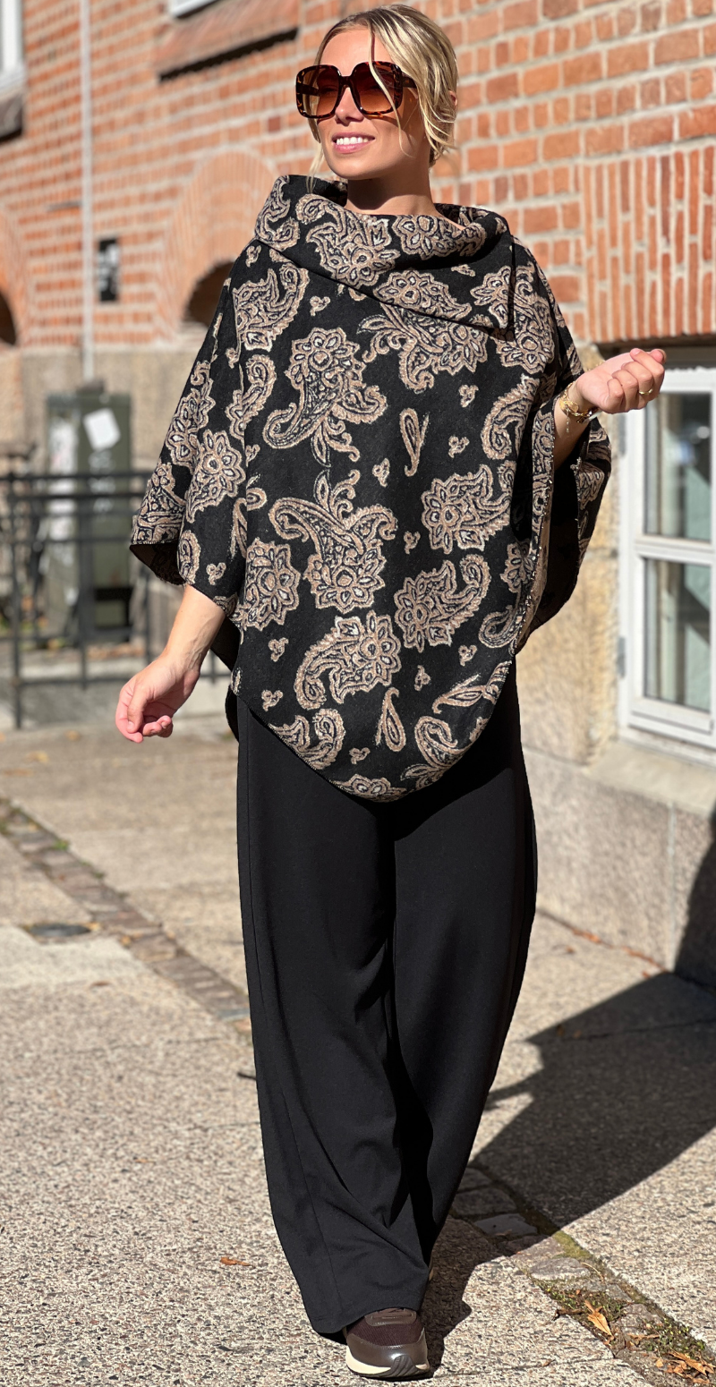 Sienna poncho med paisley mønster sort LikeLondon