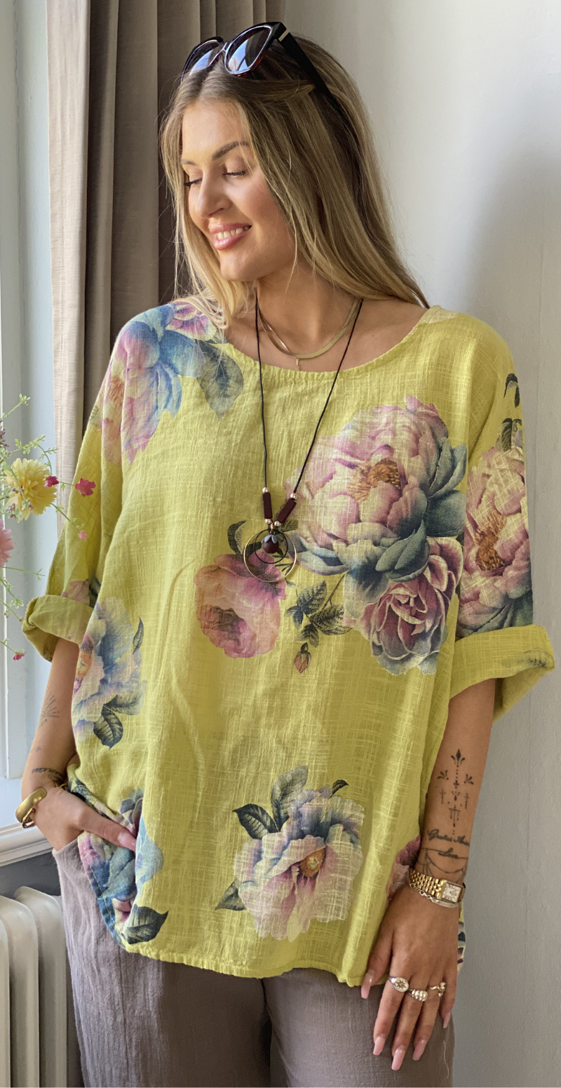 Feodora blomstret bluse med vidde og halskæde gul LikeLondon