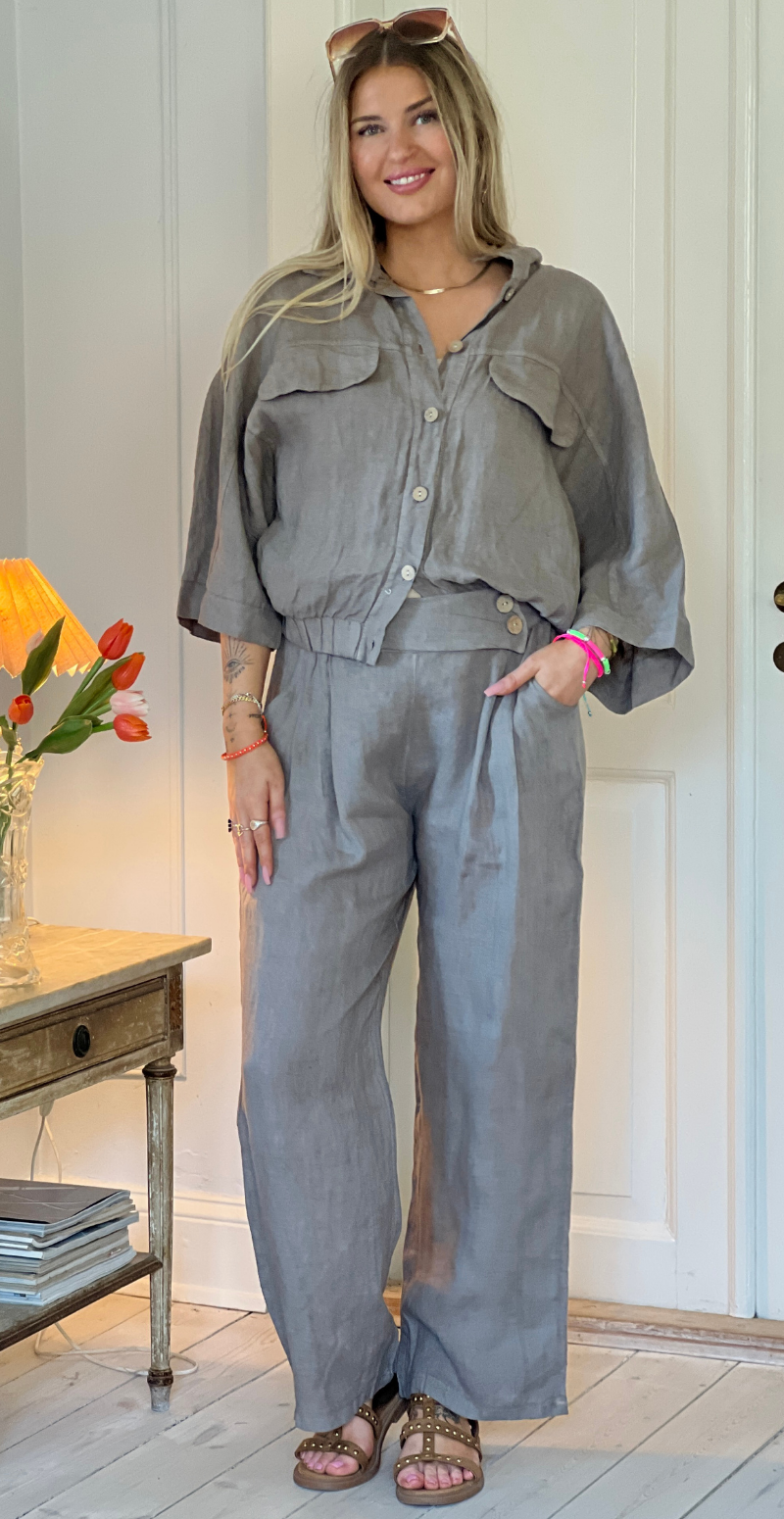 Bicca hørbukser med 2 pynteknapper i taljen fango LikeLondon