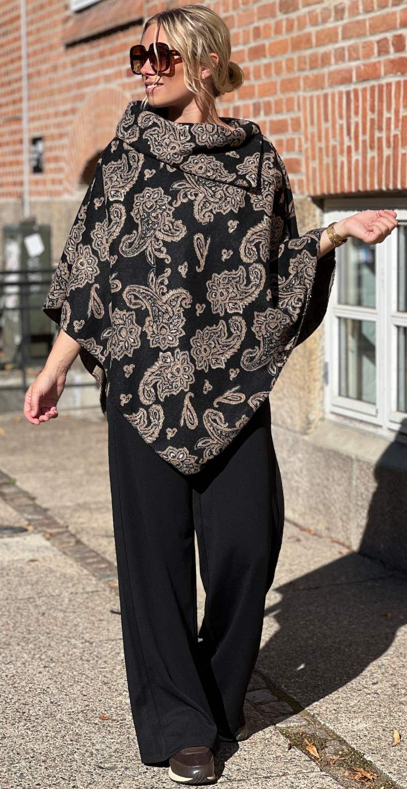 Sienna poncho med paisley mønster sort LikeLondon