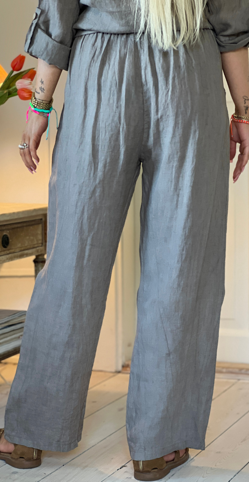 Bicca hørbukser med 2 pynteknapper i taljen fango LikeLondon