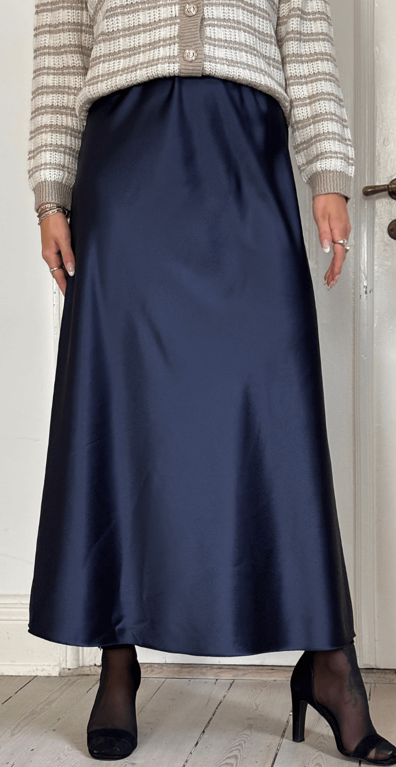 Cissi satin nederdel navy LikeLondon