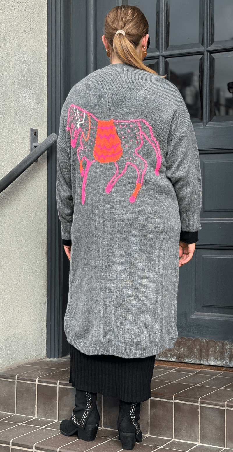 Ramona lang strik cardigan med hest på ryggen grå LikeLondon