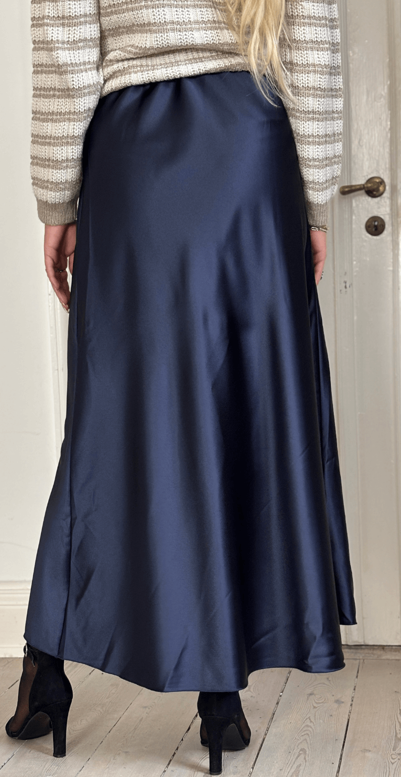 Cissi satin nederdel navy LikeLondon