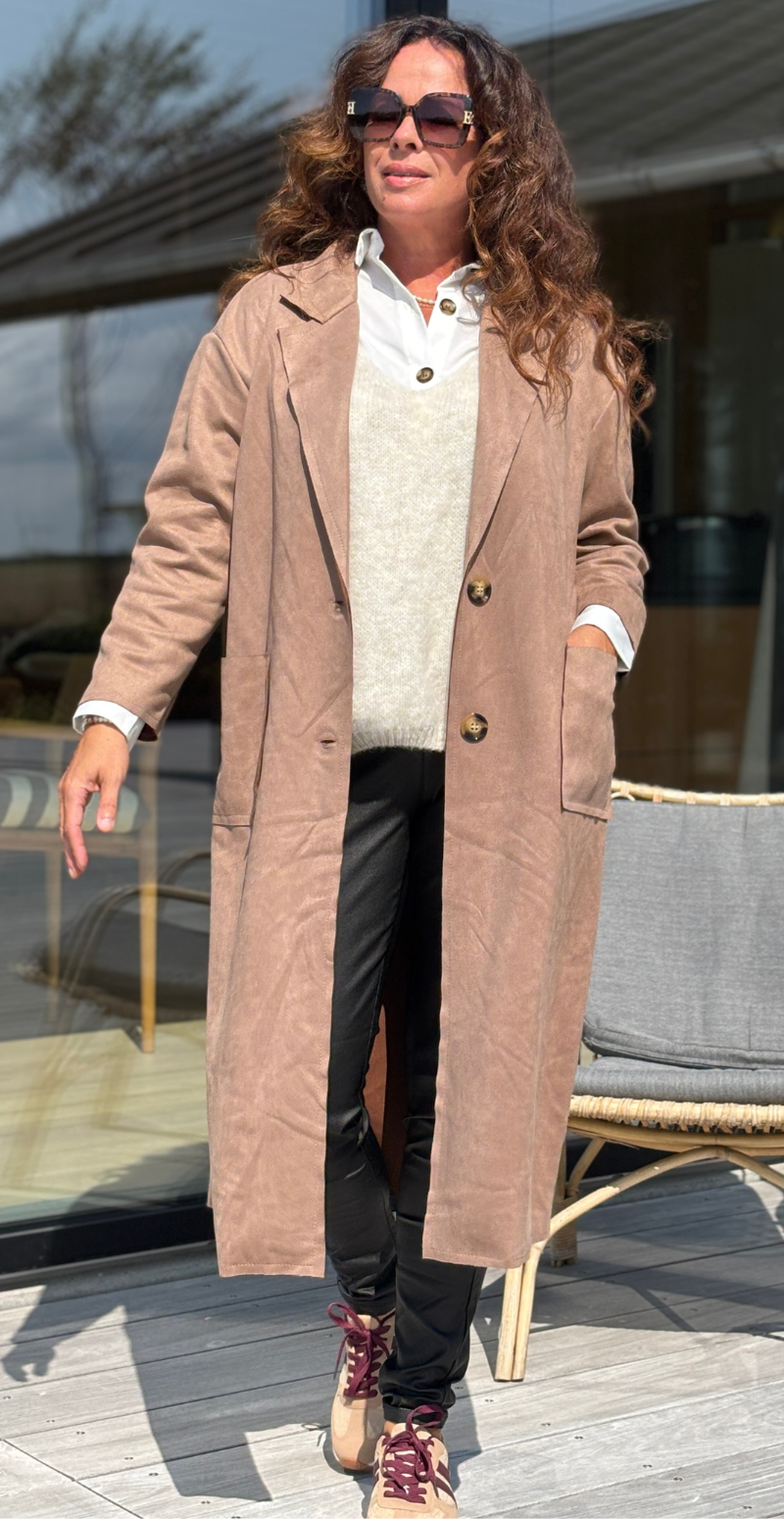 Kamella lang jakke i ruskindslook med knapper fango LikeLondon