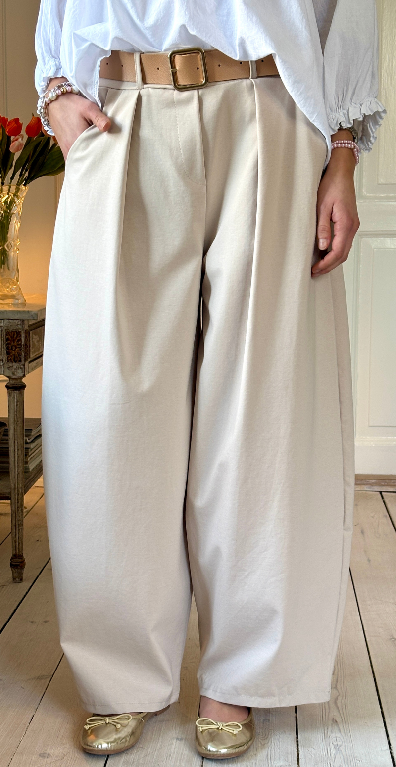 Forudbestil uge 11 Holly bukser i barrel-fit med læg foran beige LikeLondon