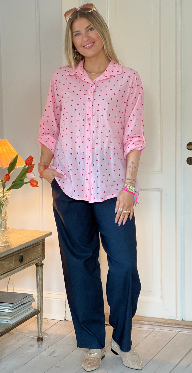 Embla skjorte med små hjerter pink LikeLondon